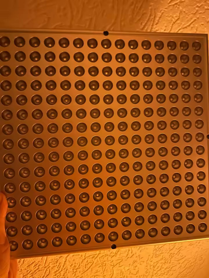The grid of lenses viewed with the panel switched off.